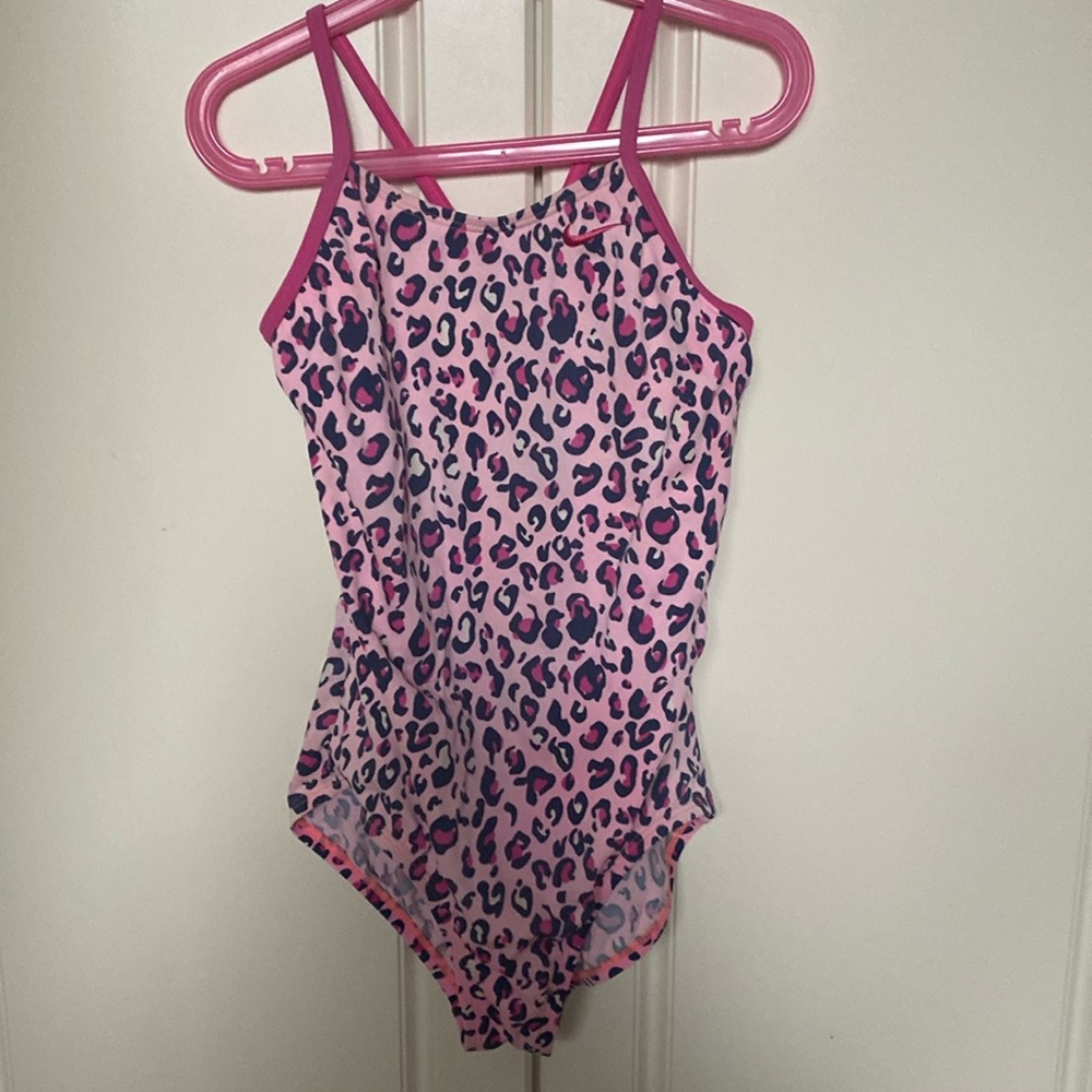 NIKE SIZE M ONE PIECE BATHING SUIT .